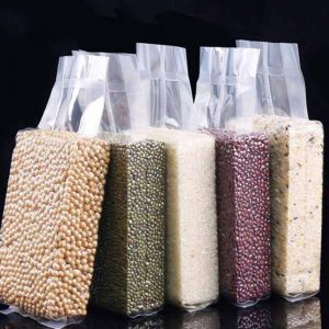 Automatický baliaci stroj s dvojitou vákuovou komorou